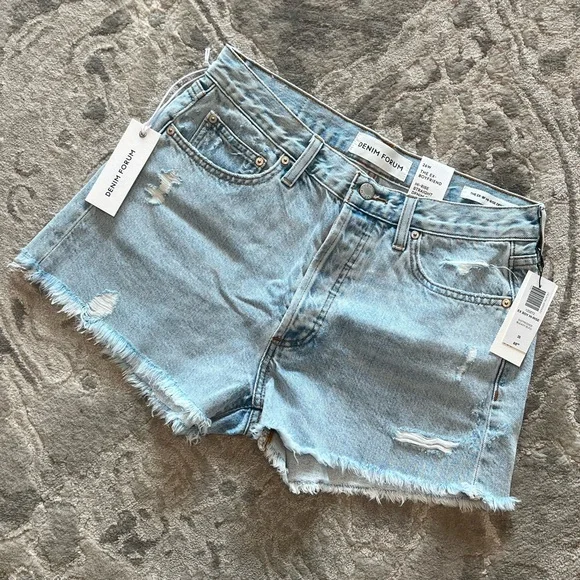 ✨NWT ✨ Denim Forum | The Ex Boyfriend Hi-Rise Jean Short | 26 | Light Blue - Picture 1 of 3